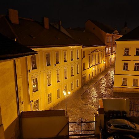 Hradec Králové Velke Studio Na Velkem Namesti S Vybavenou Kuchyni מראה חיצוני תמונה