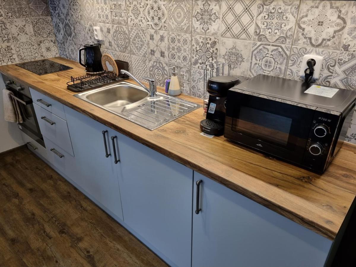 Hradec Králové Velke Studio Na Velkem Namesti S Vybavenou Kuchyni מראה חיצוני תמונה